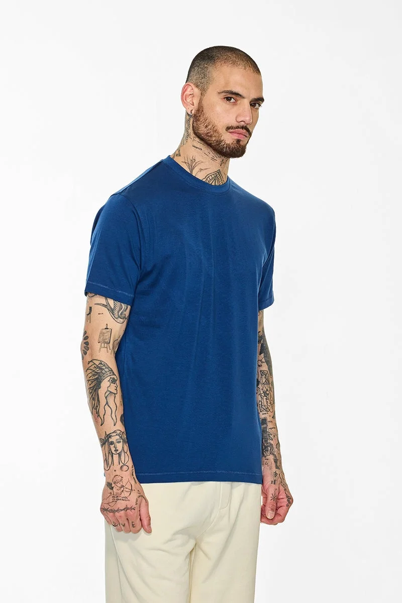 سنيتش تيشيرت كور لاب أزرق سادة بقصة ضيقة